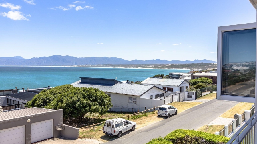 4 Bedroom Property for Sale in De Kelders Western Cape